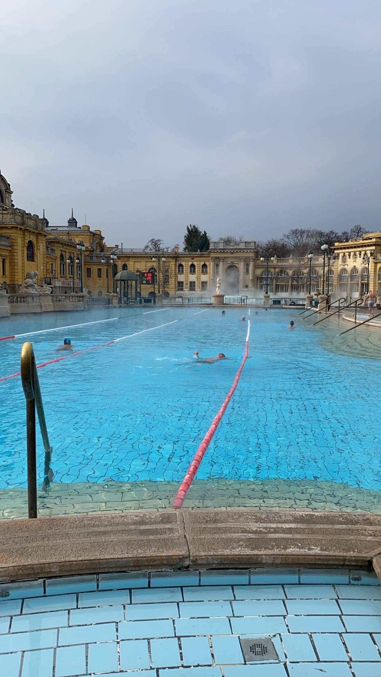 budapest hongrie europe thermes szechenyi